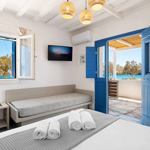 Pigados Beach Studio - Bedroom with double bed and sofa bed